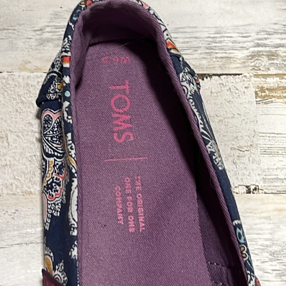 Like New Slip On Toms Women’s size 6.5 - Picture 3 of 6